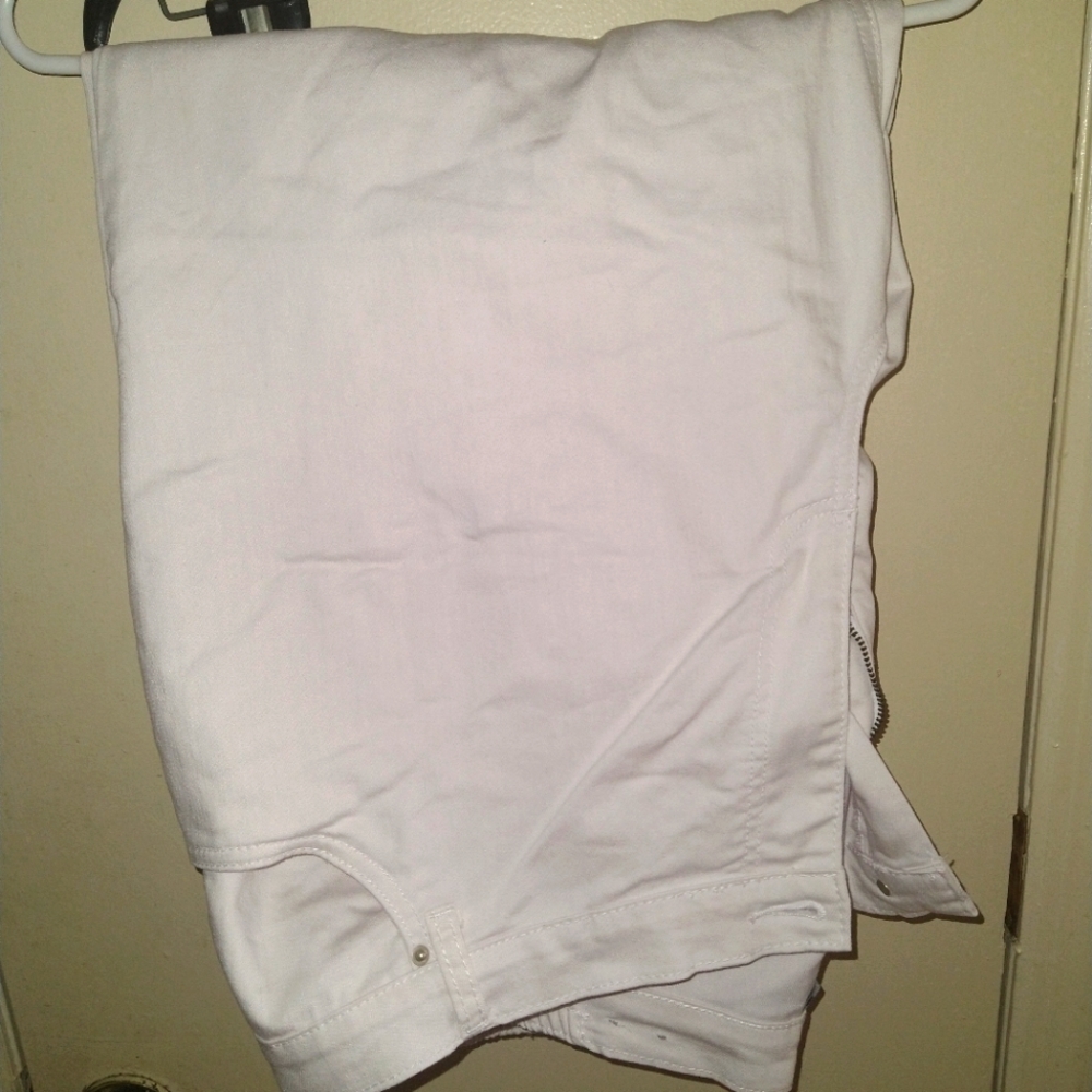 Women white Capri design pants